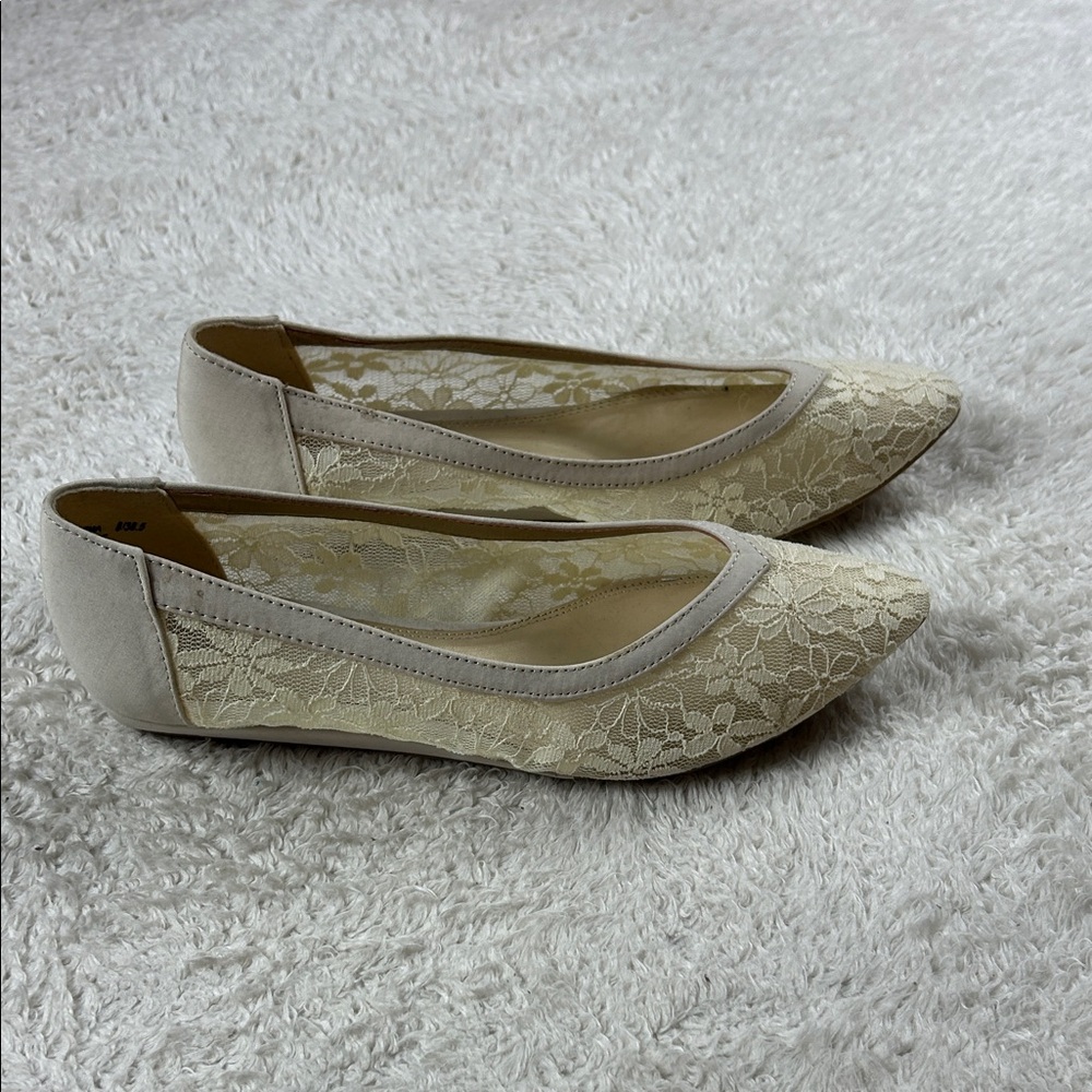 CL‎ by Laundry Samantha cream lace pointed toe flats, size 8